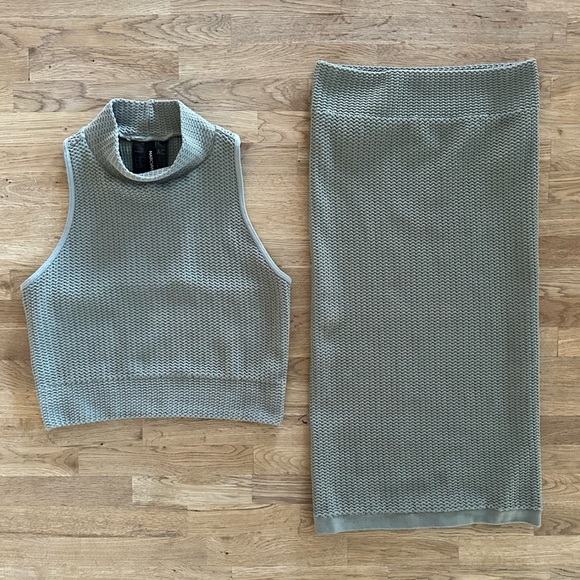 Marciano Dresses & Skirts - Marciano Imogen Seamless Mockneck Skirt Set